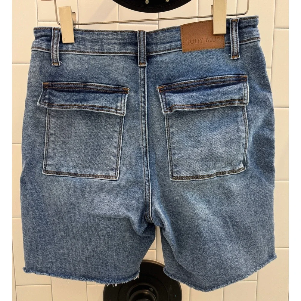 Judy Blue High Waist Back Flap Pockets Denim Shorts Women Size M Raw Hem Stretch